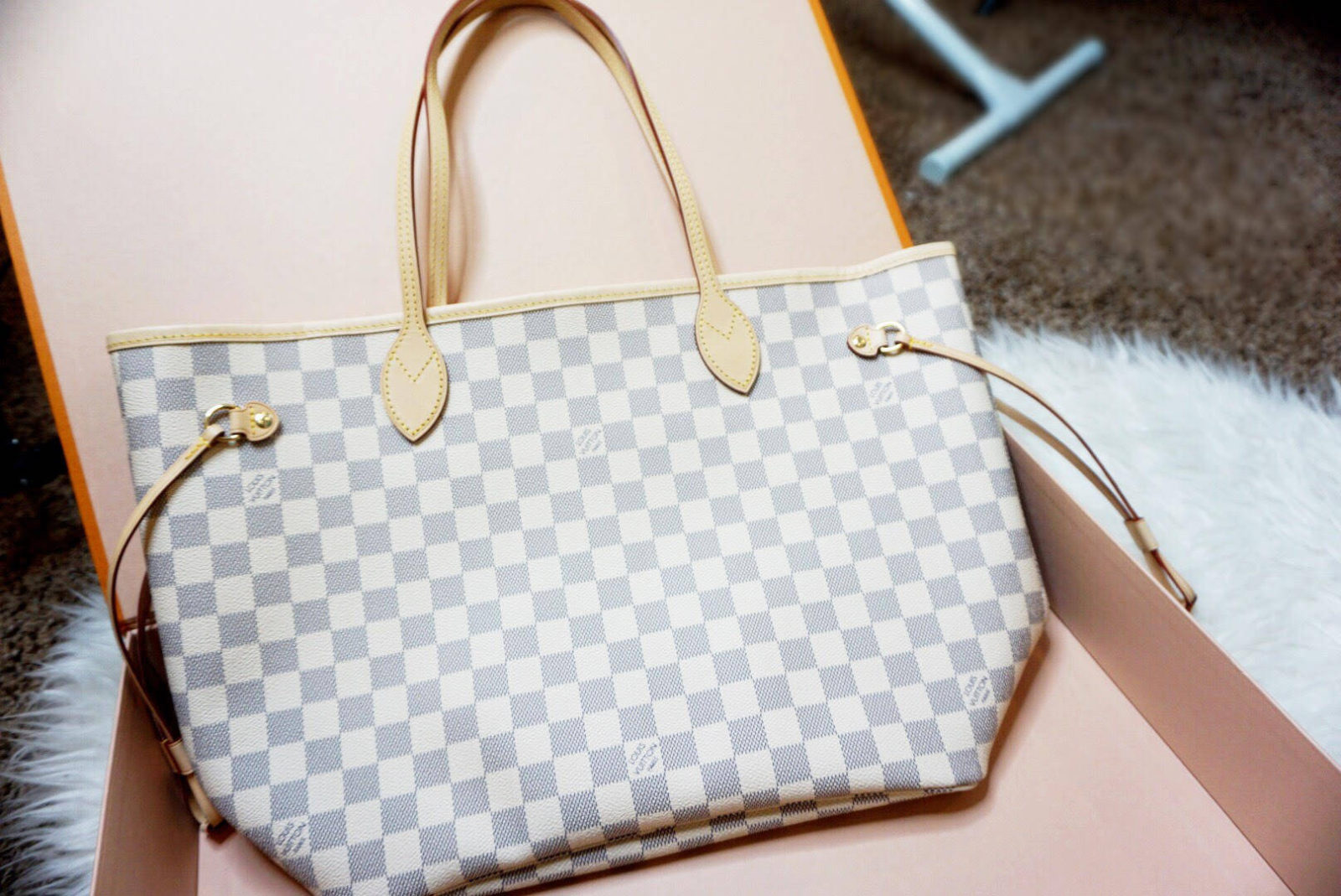 FASHION: Louis Vuitton Neverfull MM Damier Azure Bag. THOUGHTS AND REVIEW – Sélah Christeen